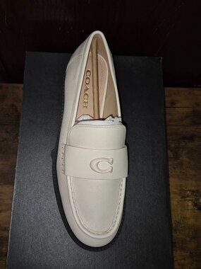 NWB Cream Coach - Leah notched sole loafers (9)